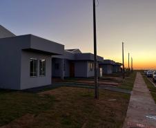 Em Santa Cruz de Monte Castelo, 40 famílias recebem as chaves da casa própria, graças ao Casa Fácil Paraná