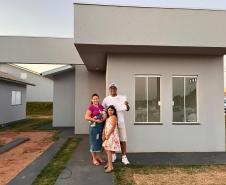 Em Santa Cruz de Monte Castelo, 40 famílias recebem as chaves da casa própria, graças ao Casa Fácil Paraná