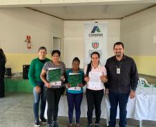 Em Japira, 102 famílias recebem títulos de regularização fundiária pela Cohapar
