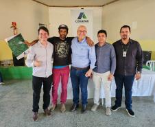 Em Japira, 102 famílias recebem títulos de regularização fundiária pela Cohapar