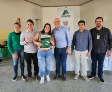Em Japira, 102 famílias recebem títulos de regularização fundiária pela Cohapar
