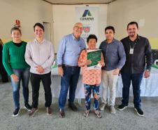 Em Japira, 102 famílias recebem títulos de regularização fundiária pela Cohapar