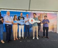 64 famílias de Maringá celebram o sonho do imóvel próprio