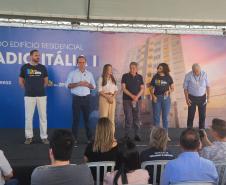 64 famílias de Maringá celebram o sonho do imóvel próprio