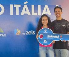 64 famílias de Maringá celebram o sonho do imóvel próprio