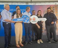 64 famílias de Maringá celebram o sonho do imóvel próprio