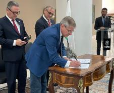 Cohapar e Tribunal de Justiça assinam termo para promover regularização fundiária no Estado