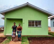 Em Ribeirão Claro, 50 famílias recebem moradias financiadas pela Cohapar