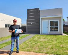 Com recursos estaduais, Cohapar entrega residencial com 47 novas casas em Foz do Iguaçu