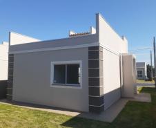 Com recursos estaduais, Cohapar entrega residencial com 47 novas casas em Foz do Iguaçu