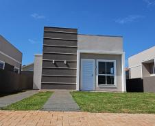 Com recursos estaduais, Cohapar entrega residencial com 47 novas casas em Foz do Iguaçu