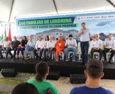 Programa Casa Fácil: vice-governador entrega residencial com 240 unidades em Londrina