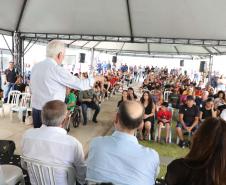 Programa Casa Fácil: vice-governador entrega residencial com 240 unidades em Londrina