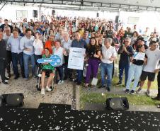 Programa Casa Fácil: vice-governador entrega residencial com 240 unidades em Londrina
