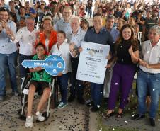 Programa Casa Fácil: vice-governador entrega residencial com 240 unidades em Londrina