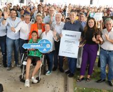 Programa Casa Fácil: vice-governador entrega residencial com 240 unidades em Londrina
