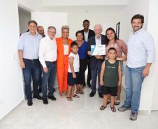 Programa Casa Fácil: vice-governador entrega residencial com 240 unidades em Londrina
