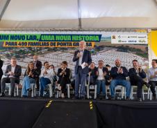 499 famílias de Ponta Grossa recebem chaves da casa própria com apoio do Estado