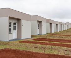 499 famílias de Ponta Grossa recebem chaves da casa própria com apoio do Estado