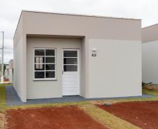 499 famílias de Ponta Grossa recebem chaves da casa própria com apoio do Estado