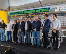 499 famílias de Ponta Grossa recebem chaves da casa própria com apoio do Estado