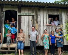 Cohapar entrega moradias para famílias quilombolas de Guaraqueçaba