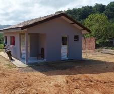 Cohapar entrega moradias para famílias quilombolas de Guaraqueçaba