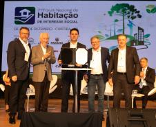 R$ 1,7 bilhão: Paraná firma convênio com BID e Caixa para novas fases do Casa Fácil