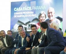 Convênio entre Cohapar e Sanepar vai levar banheiros a mais de 3 mil residências