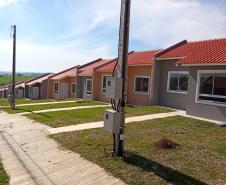 Com recursos do Casa Fácil Paraná, 55 famílias de Palmeira recebem as chaves dos novos lares