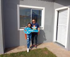 Com recursos do Casa Fácil Paraná, 55 famílias de Palmeira recebem as chaves dos novos lares