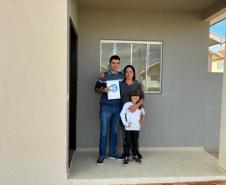 48 famílias de Japira recebem as chaves da moradia própria com apoio do Casa Fácil