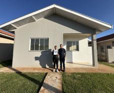 48 famílias de Japira recebem as chaves da moradia própria com apoio do Casa Fácil