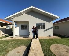 48 famílias de Japira recebem as chaves da moradia própria com apoio do Casa Fácil
