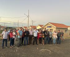 48 famílias de Japira recebem as chaves da moradia própria com apoio do Casa Fácil
