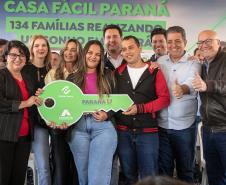 Com ajuda do Estado, 134 famílias de Andirá conquistam a casa própria