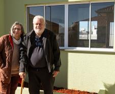 Com piscina e mobília, Ratinho Junior inaugura Condomínio do Idoso de Arapongas