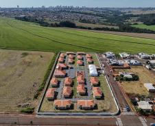 Com piscina e mobília, Ratinho Junior inaugura Condomínio do Idoso de Arapongas
