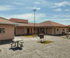 Com piscina e mobília, Ratinho Junior inaugura Condomínio do Idoso de Arapongas