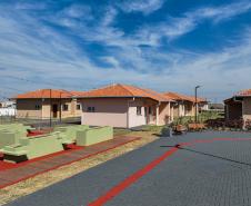 Com piscina e mobília, Ratinho Junior inaugura Condomínio do Idoso de Arapongas