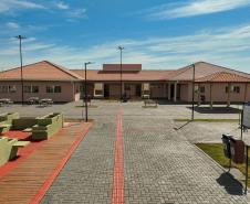Com piscina e mobília, Ratinho Junior inaugura Condomínio do Idoso de Arapongas