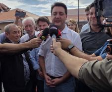Com piscina e mobília, Ratinho Junior inaugura Condomínio do Idoso de Arapongas