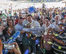 Com piscina e mobília, Ratinho Junior inaugura Condomínio do Idoso de Arapongas