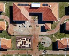 Com piscina e mobília, Ratinho Junior inaugura Condomínio do Idoso de Arapongas