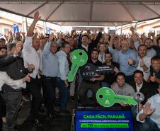 Ratinho Junior inaugura conjunto residencial com 51 casas em Guapirama