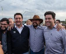 Ratinho Junior inaugura conjunto residencial com 51 casas em Guapirama