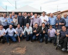 Ratinho Junior inaugura conjunto residencial com 51 casas em Guapirama