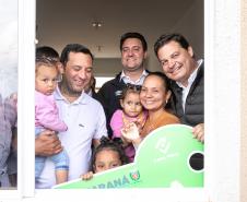 Ratinho Junior inaugura conjunto residencial com 51 casas em Guapirama
