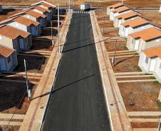 Ratinho Junior inaugura conjunto residencial com 51 casas em Guapirama