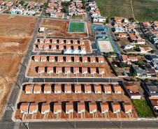 Ratinho Junior inaugura conjunto residencial com 51 casas em Guapirama